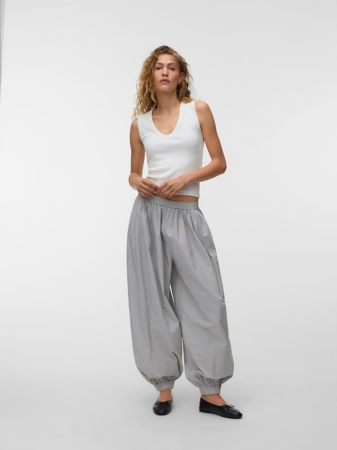 model_shot-front